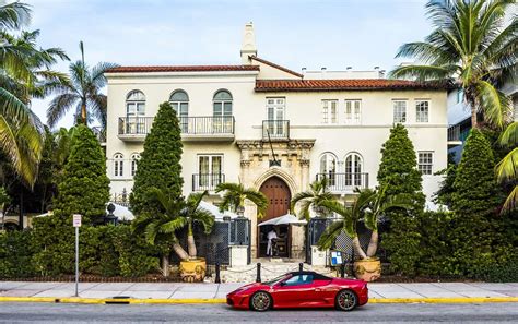 history of Versace house